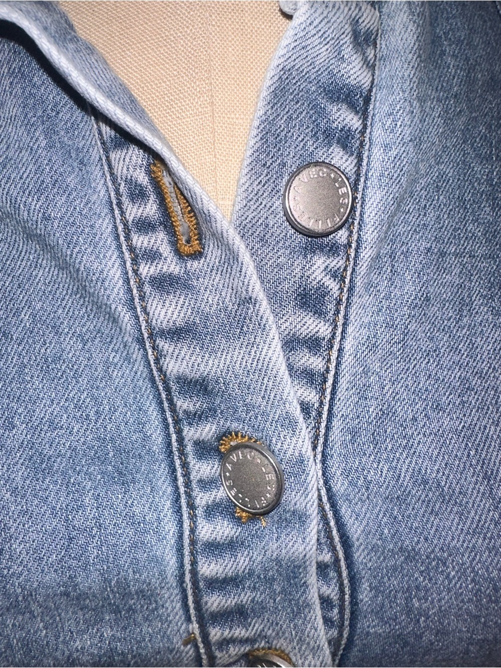 Avec Les Filles Sleeveless Button-Front Denim Midi Dress in Blue - Picture 4 of 12
